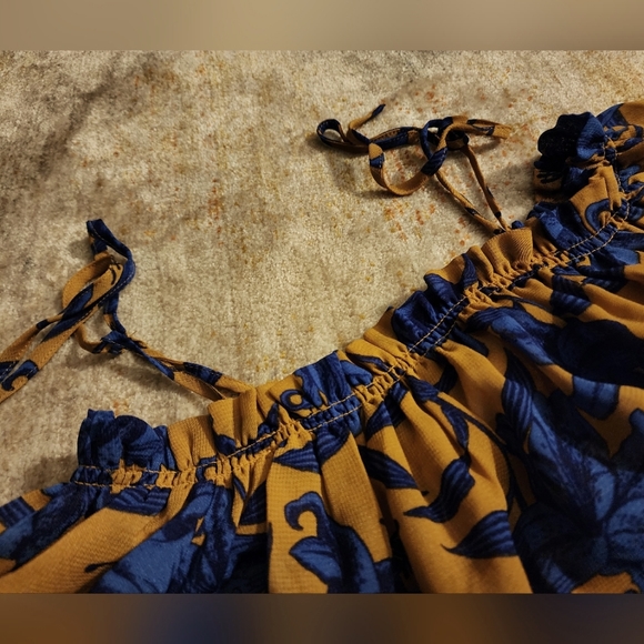 ** 2/$25 ** H&M Conscious Off the Shoulder Top - Picture 2 of 8